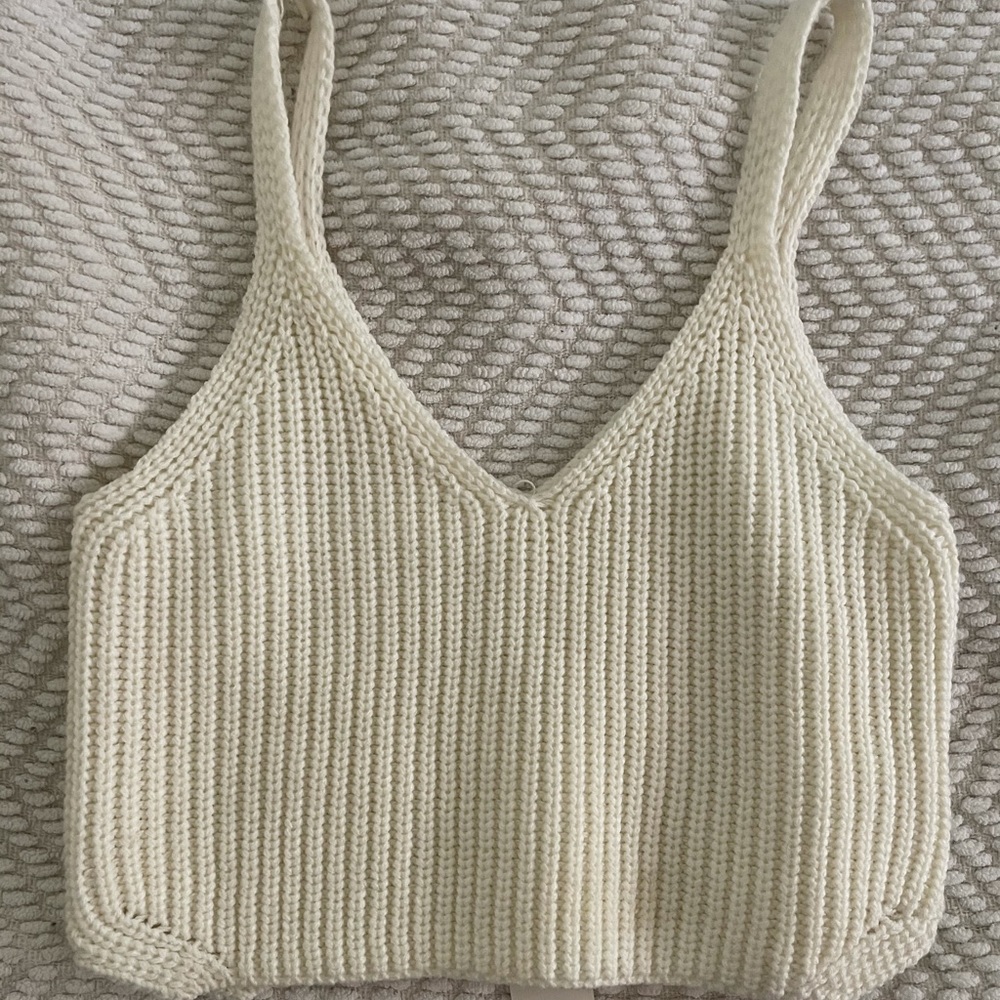 Super cute dainty cropped top